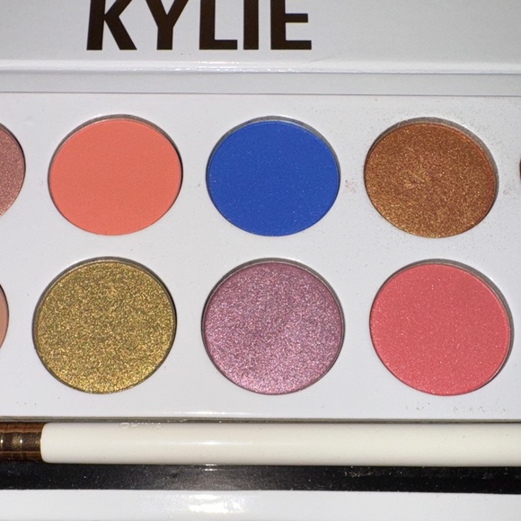 Kylie Cosmetics Eyeshadow Palette - Picture 4 of 9